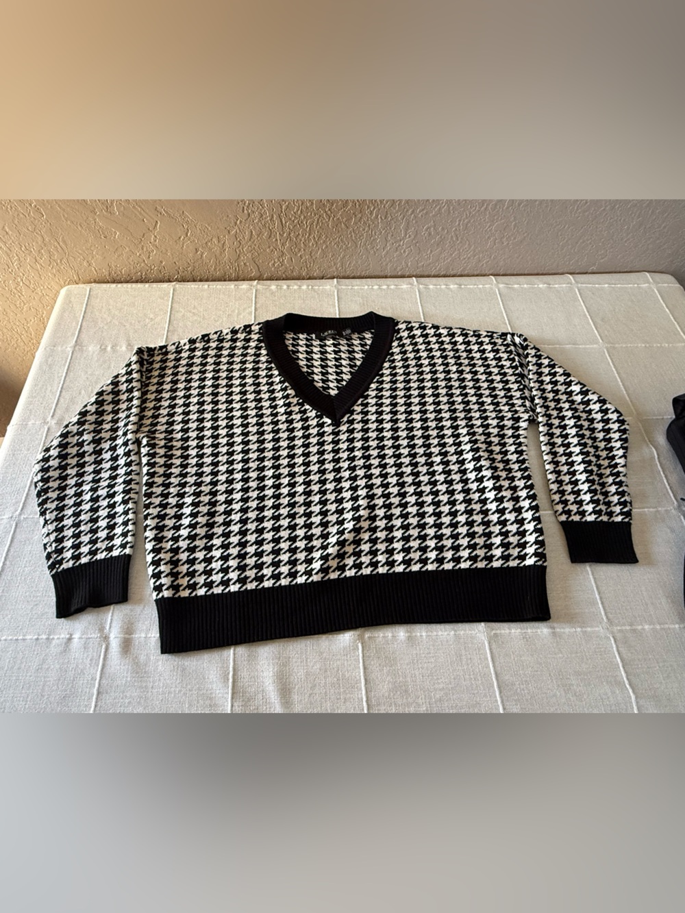 Ralph Laurent Houndstooth V-Neck Knit Sweater in Black & White